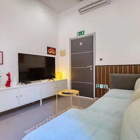 Stylish Maisonette With Yard Near Seafront Ivel1-1 * 슬리에마