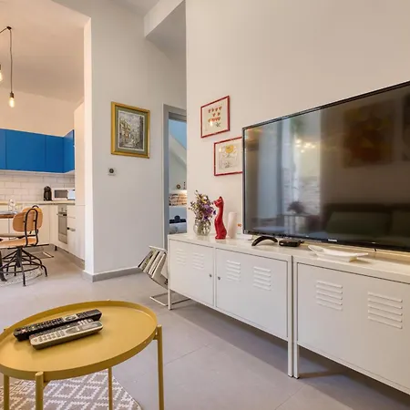 Stylish Maisonette With Yard Near Seafront Ivel1-1 *