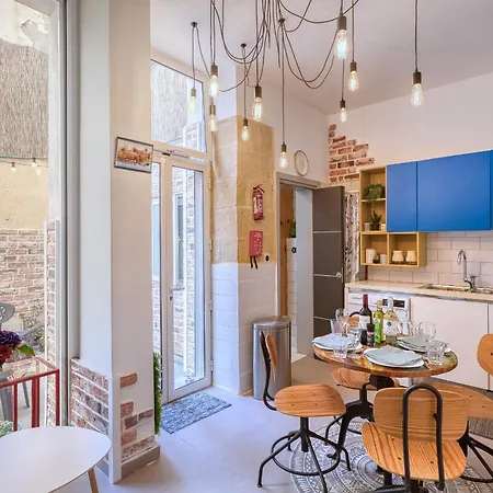 펜션 Stylish Maisonette With Yard Near Seafront Ivel1-1 슬리에마
