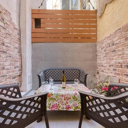 Stylish Maisonette With Yard Near Seafront Ivel1-1 펜션
